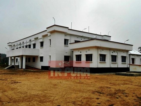 Rs. 1.5 croreâ€™s residential hostel waiting for inauguration since 1 year : Negligence of state Govt. left the building without power-connectivity 